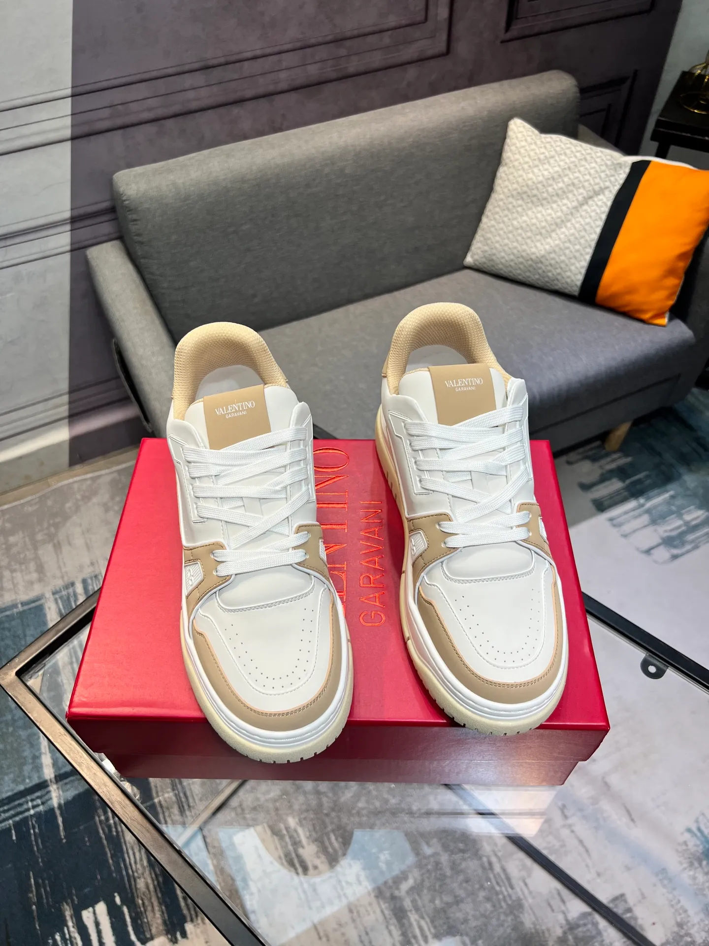 Men's Men's Shoes 💰660 Valentino 2023 early autumn new star shoes are now online! Wang Hedi and Ren Jialun have been worn by many celebrities. Who can refuse the same couple shoes as Wang Hedi! The design of Stars Stab My Heart is cool and spicy. The material of the shoes is cowhide, and every color is beautiful! Size 35-40, men’s size 39-44 (women’s 41, men’s 38, 45🉑️customized)